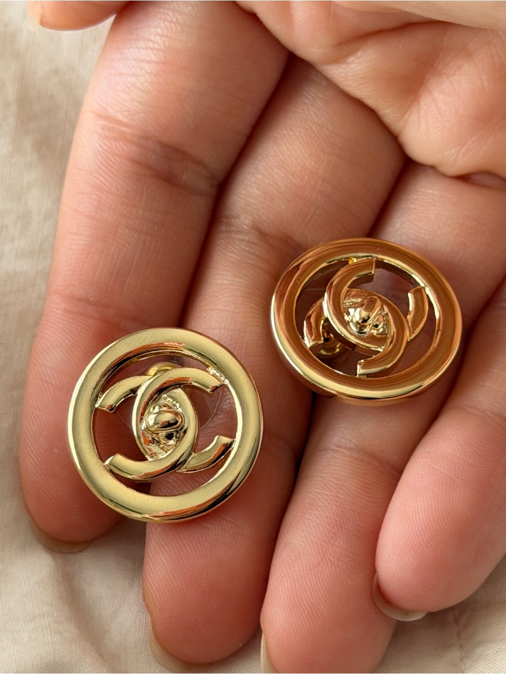 CHANEL Gold Interlocking Circle Statement Earrings - Picture 14 of 15